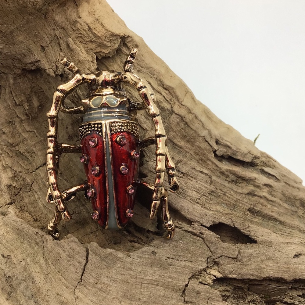 Red beetle bug brooch pin gold enamel crystals vintage style Halloween creepy - Picture 3 of 5